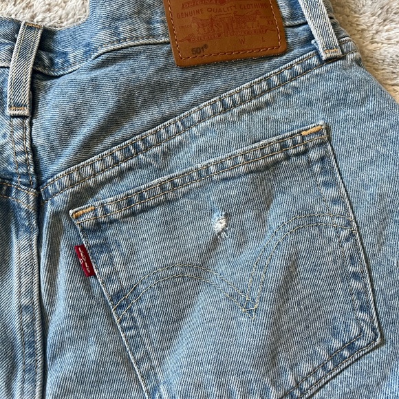 Levi’s 501 Distressed Shorts - Picture 7 of 12